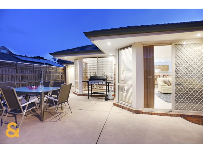 8 Bonney Place, Roxburgh Park VIC 3064