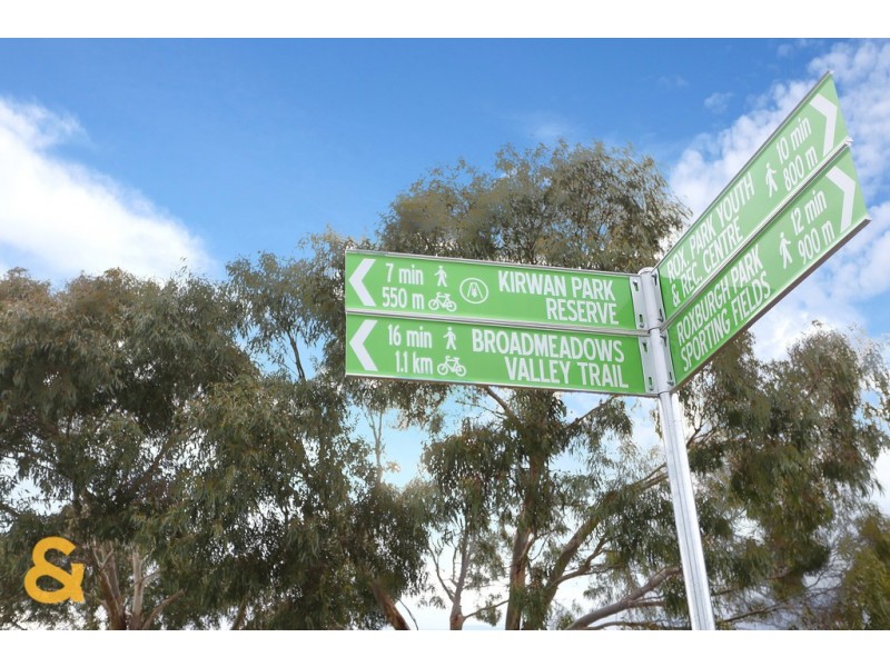 8 Bonney Place, Roxburgh Park VIC 3064