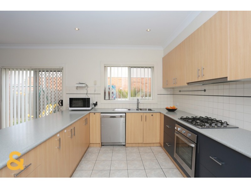 15 Donvale Avenue, Roxburgh Park VIC 3064