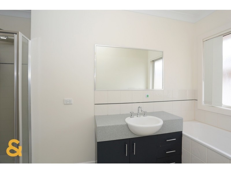 15 Donvale Avenue, Roxburgh Park VIC 3064