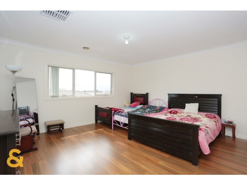 15 Donvale Avenue, Roxburgh Park VIC 3064