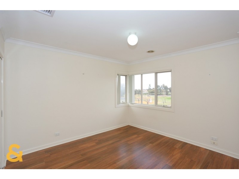 15 Donvale Avenue, Roxburgh Park VIC 3064