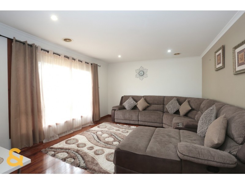 31 Aquila Grove, Roxburgh Park VIC 3064