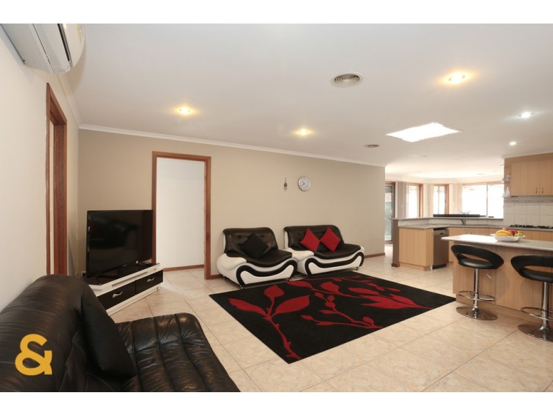 31 Aquila Grove, Roxburgh Park VIC 3064