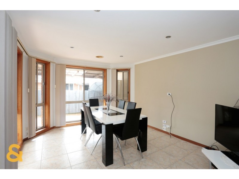 31 Aquila Grove, Roxburgh Park VIC 3064