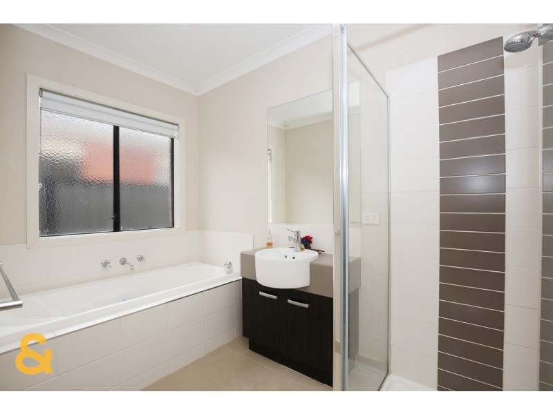 26 Huntingfield Street, Craigieburn VIC 3064