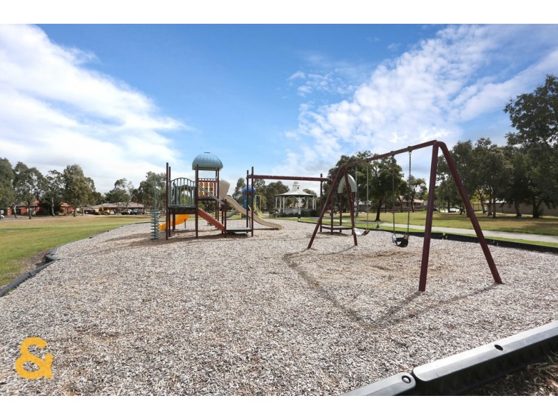 10 Manton Place, Roxburgh Park VIC 3064