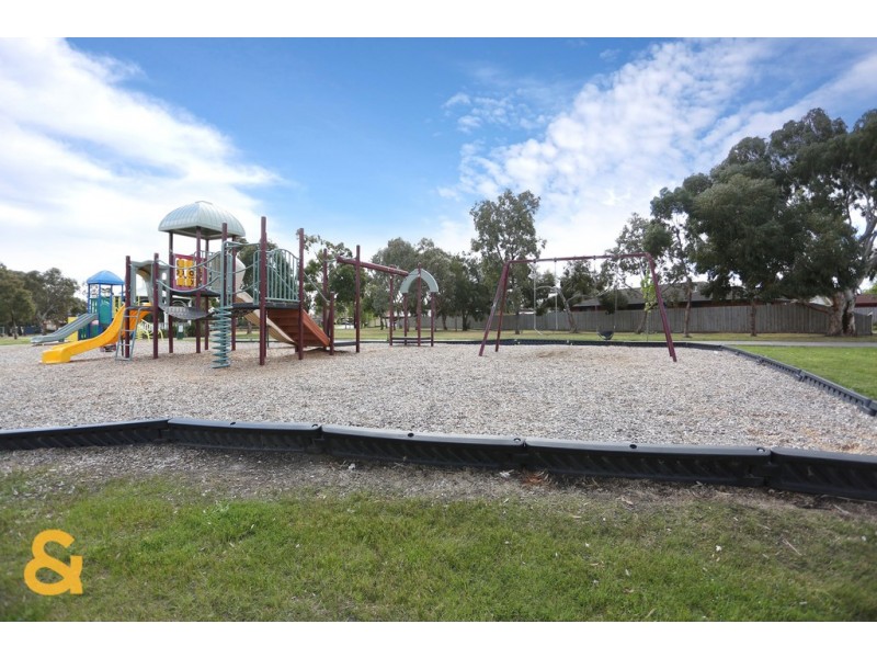 10 Manton Place, Roxburgh Park VIC 3064