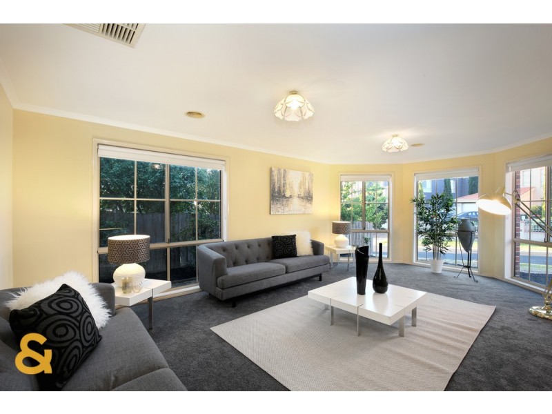 19 Hunter Avenue, Roxburgh Park VIC 3064