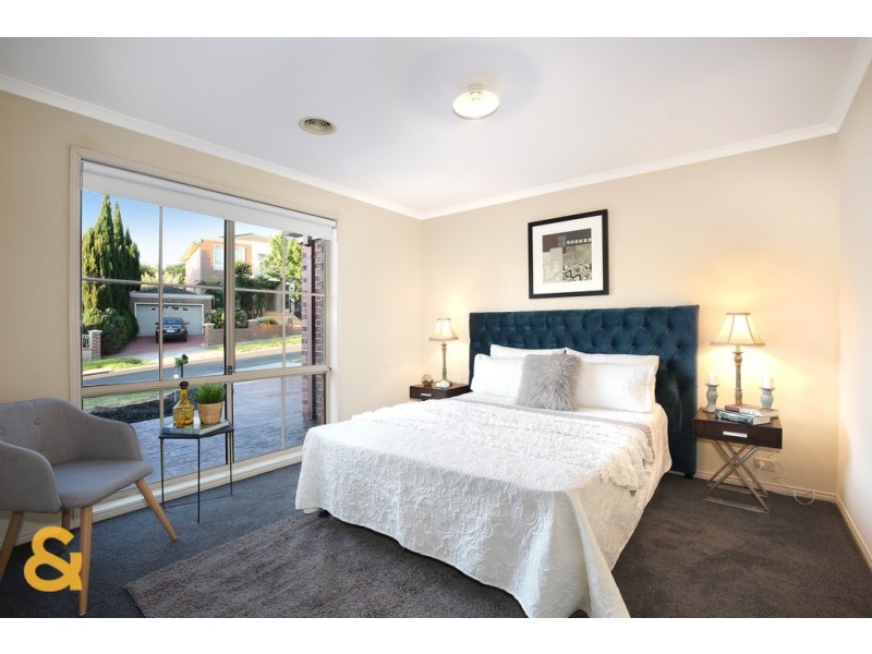 19 Hunter Avenue, Roxburgh Park VIC 3064