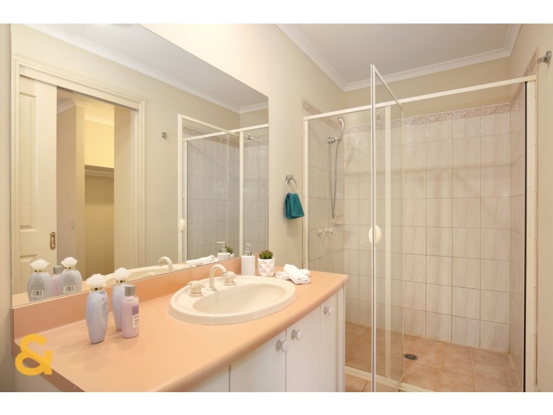 19 Hunter Avenue, Roxburgh Park VIC 3064