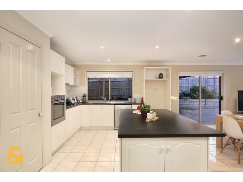 19 Hunter Avenue, Roxburgh Park VIC 3064