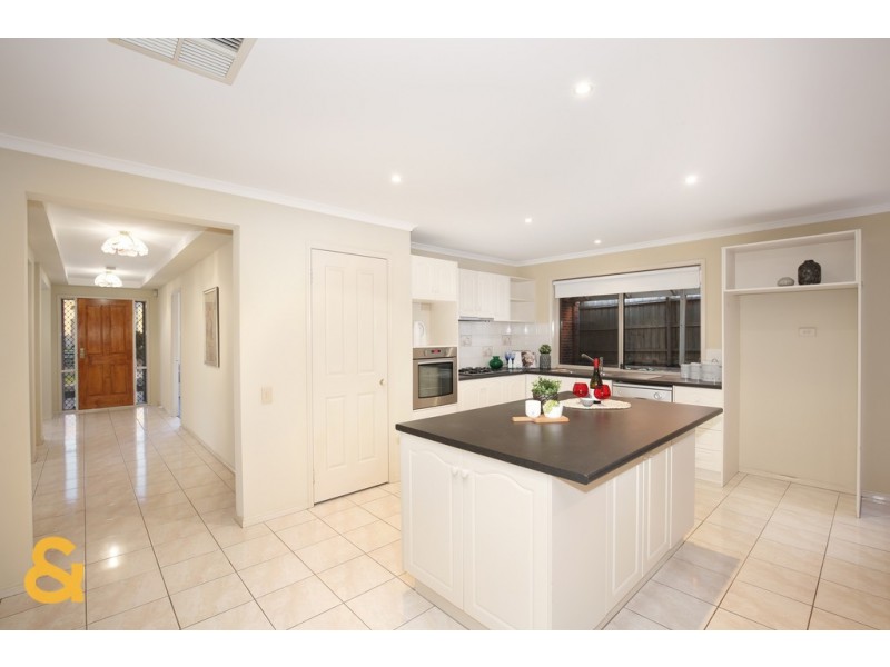 19 Hunter Avenue, Roxburgh Park VIC 3064