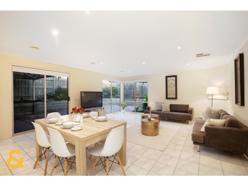 19 Hunter Avenue, Roxburgh Park VIC 3064