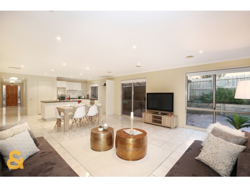 19 Hunter Avenue, Roxburgh Park VIC 3064