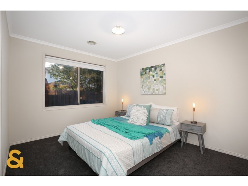 19 Hunter Avenue, Roxburgh Park VIC 3064