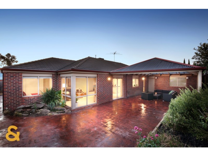 19 Hunter Avenue, Roxburgh Park VIC 3064