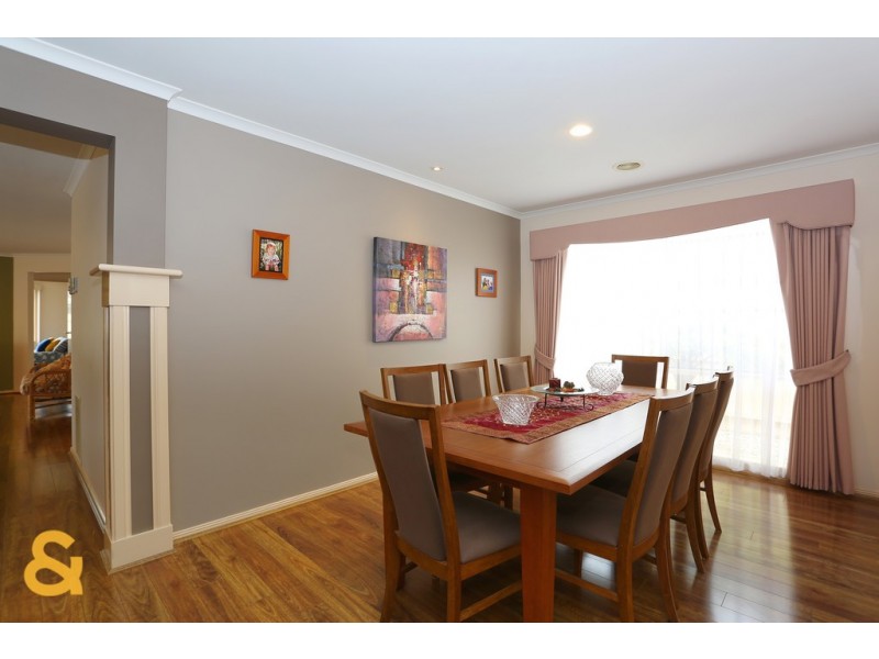 6 Spence Avenue, Roxburgh Park VIC 3064