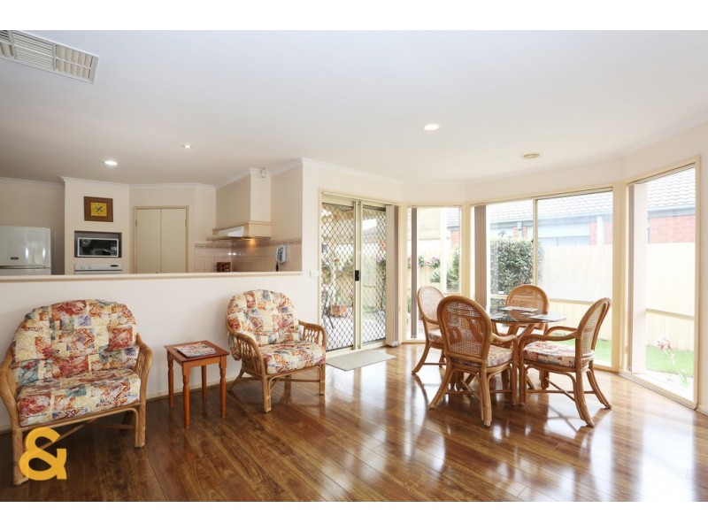 6 Spence Avenue, Roxburgh Park VIC 3064