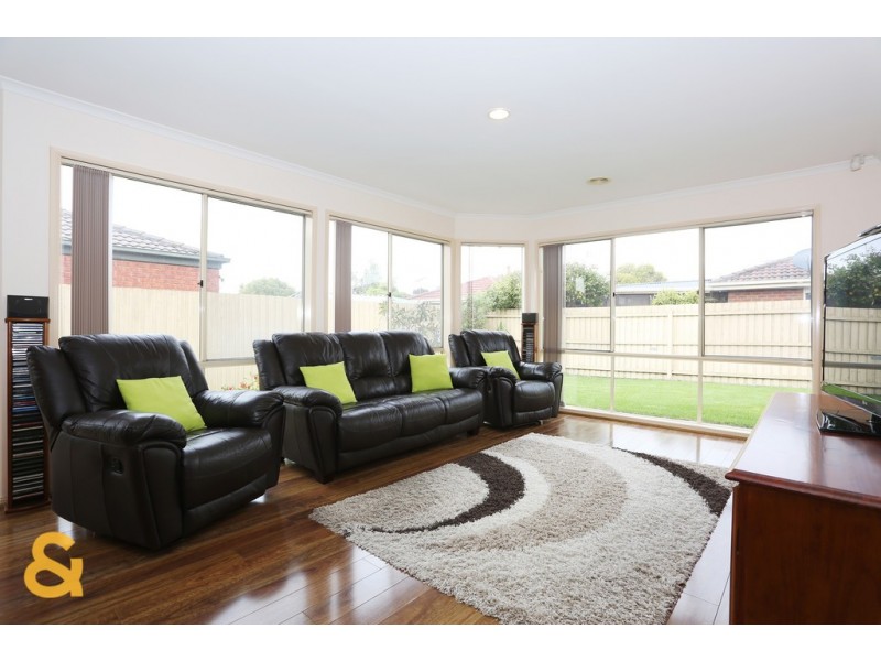 6 Spence Avenue, Roxburgh Park VIC 3064