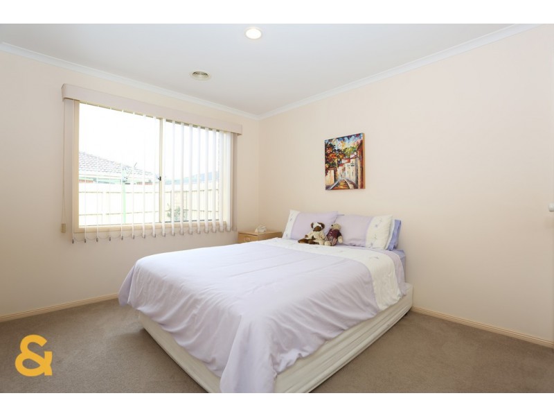 6 Spence Avenue, Roxburgh Park VIC 3064