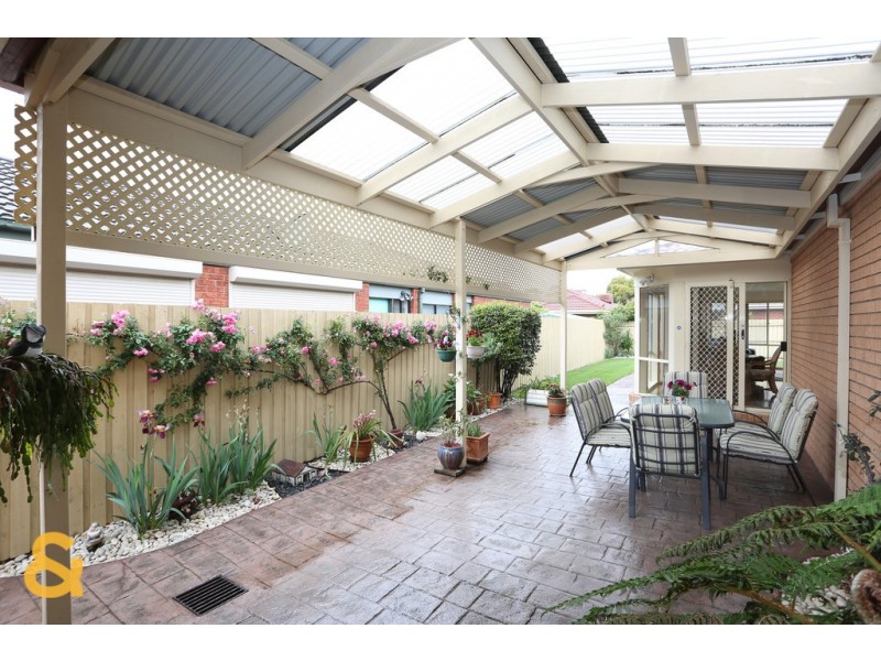 6 Spence Avenue, Roxburgh Park VIC 3064