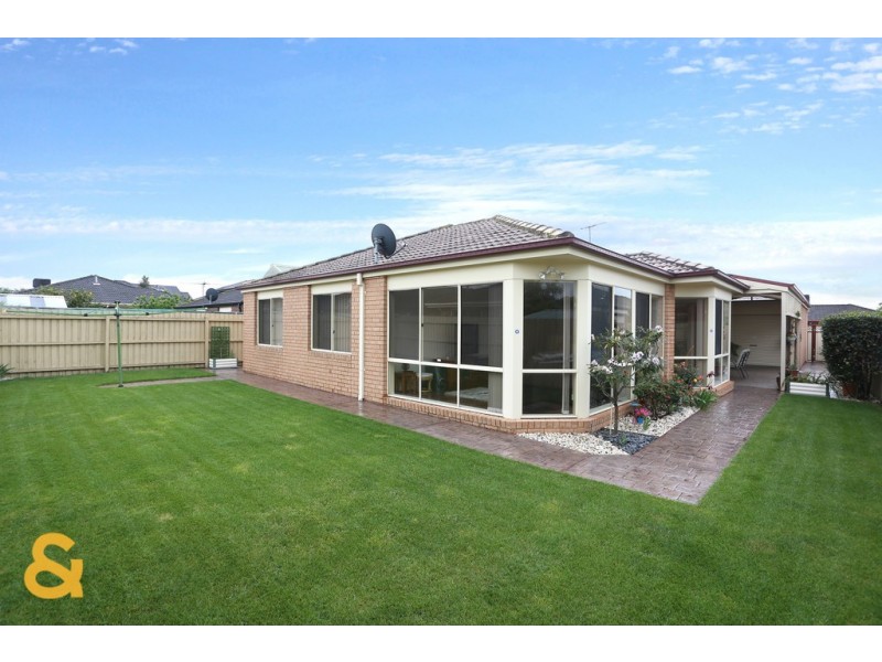 6 Spence Avenue, Roxburgh Park VIC 3064