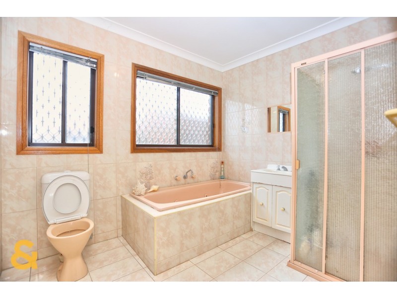 5 Pickersgill Crescent, Roxburgh Park VIC 3064