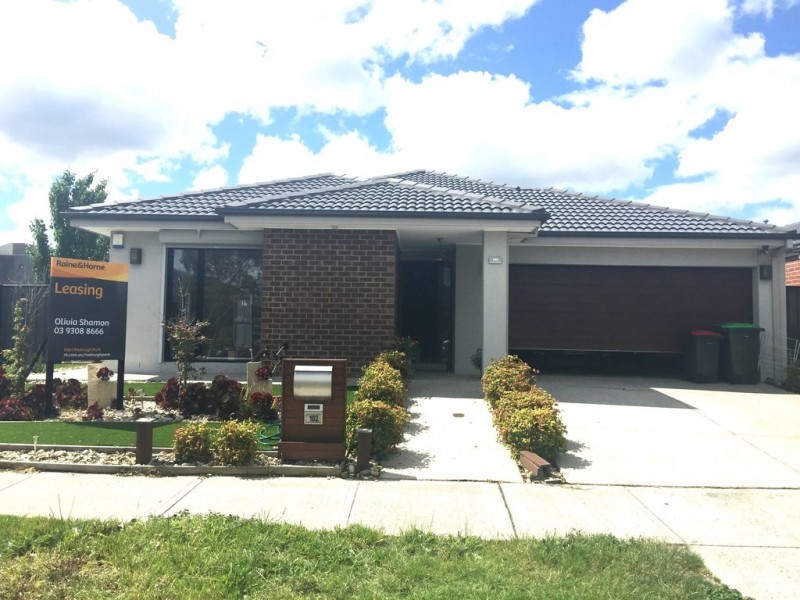 102 Biltmore Crescent, Roxburgh Park VIC 3064