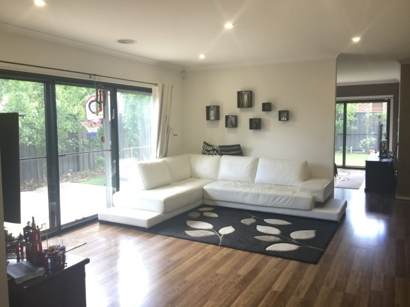 102 Biltmore Crescent, Roxburgh Park VIC 3064