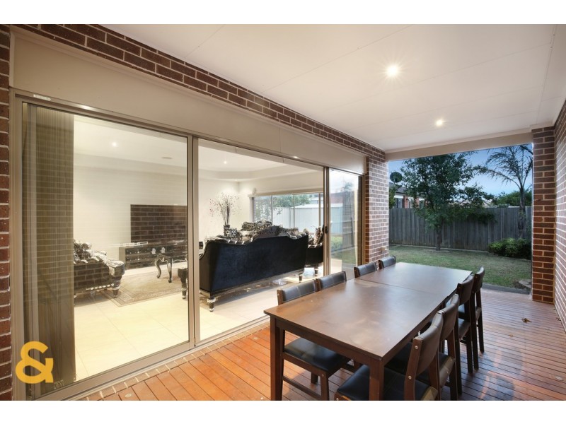8 Sandover Drive, Roxburgh Park VIC 3064