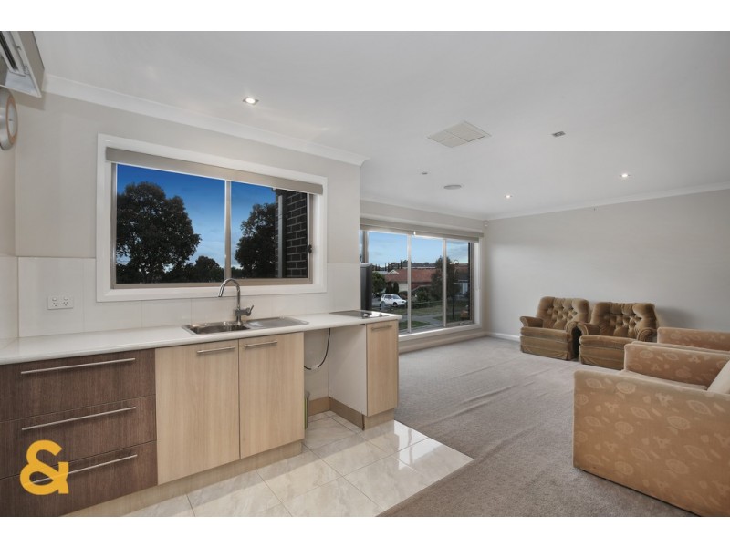 8 Sandover Drive, Roxburgh Park VIC 3064