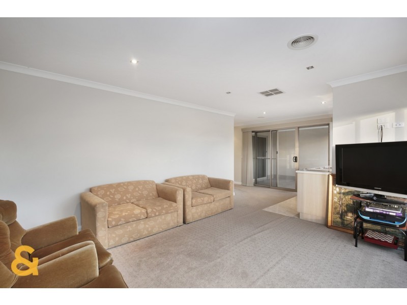 8 Sandover Drive, Roxburgh Park VIC 3064