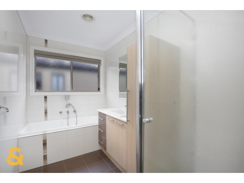 8 Sandover Drive, Roxburgh Park VIC 3064