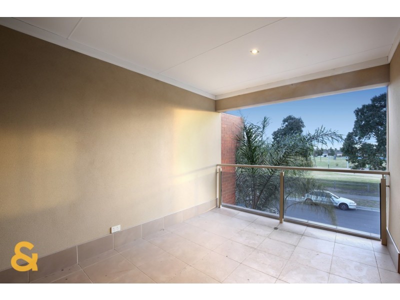 8 Sandover Drive, Roxburgh Park VIC 3064