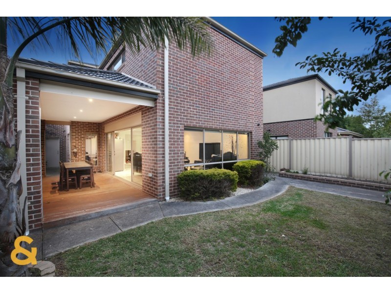 8 Sandover Drive, Roxburgh Park VIC 3064