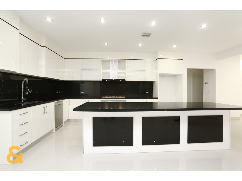 108 Biltmore Crescent, Roxburgh Park VIC 3064