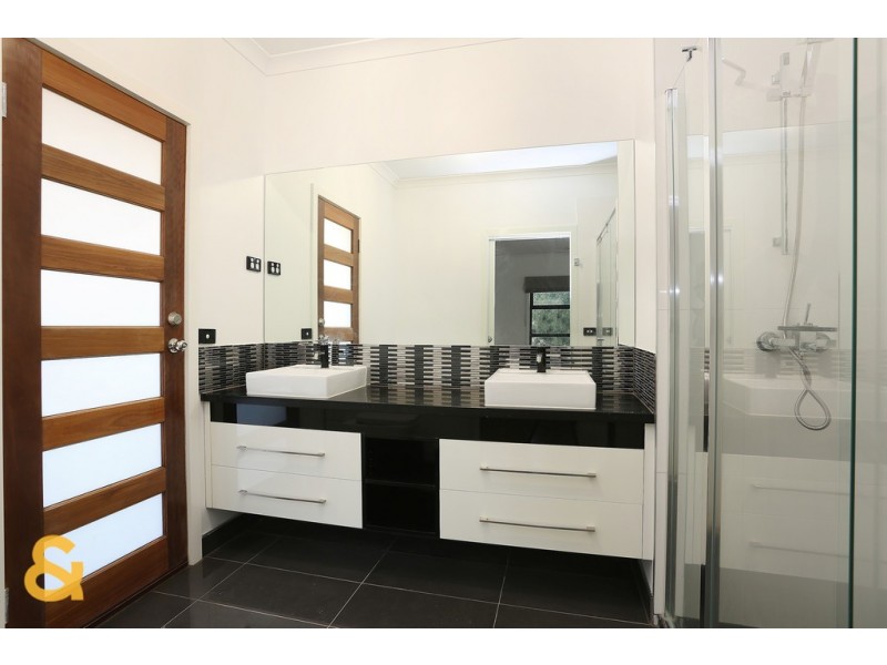 108 Biltmore Crescent, Roxburgh Park VIC 3064