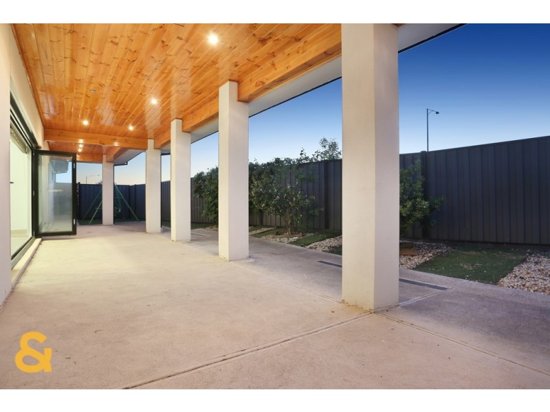 108 Biltmore Crescent, Roxburgh Park VIC 3064