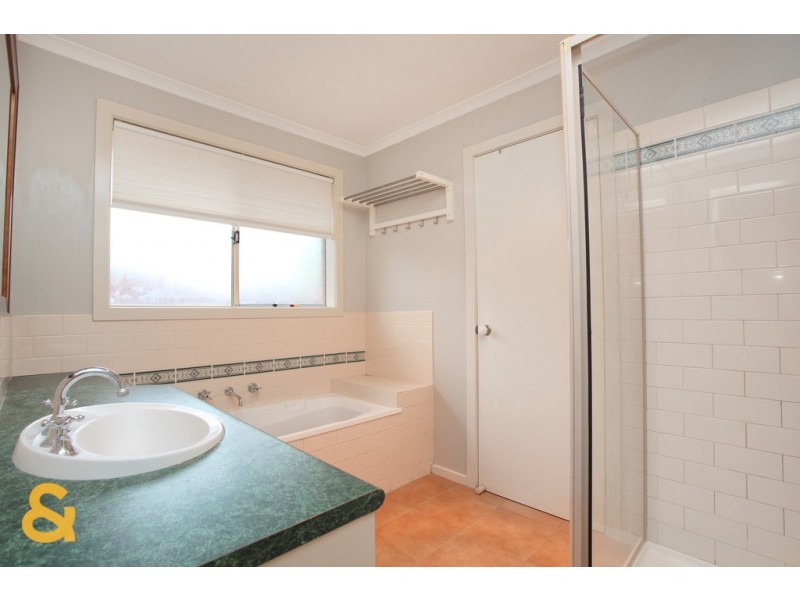 4 Molineux Way, Roxburgh Park VIC 3064