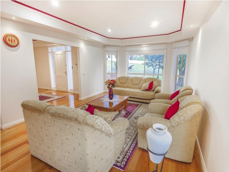 27 Douglas Mawson Drive, Roxburgh Park VIC 3064