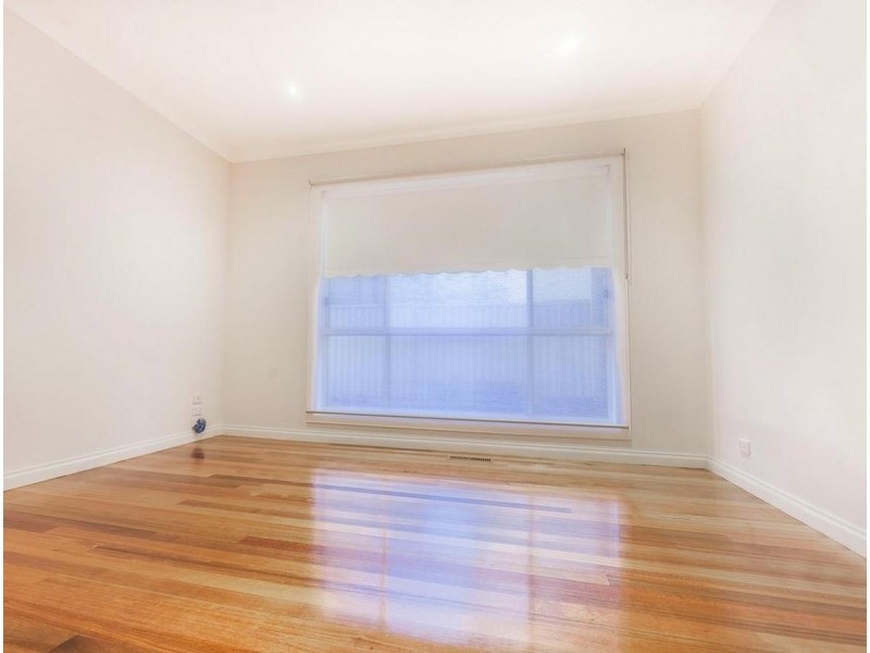 27 Douglas Mawson Drive, Roxburgh Park VIC 3064