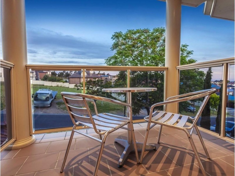 27 Douglas Mawson Drive, Roxburgh Park VIC 3064