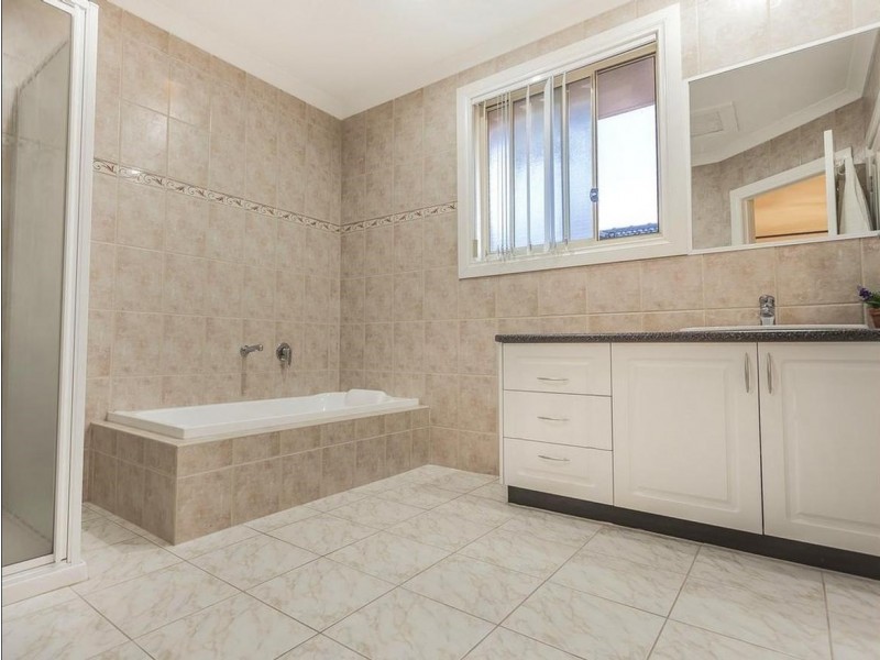 27 Douglas Mawson Drive, Roxburgh Park VIC 3064