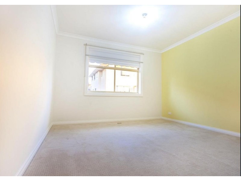 27 Douglas Mawson Drive, Roxburgh Park VIC 3064