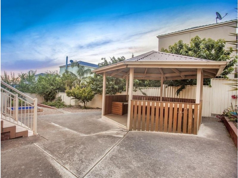 27 Douglas Mawson Drive, Roxburgh Park VIC 3064
