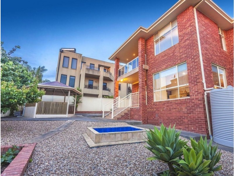 27 Douglas Mawson Drive, Roxburgh Park VIC 3064
