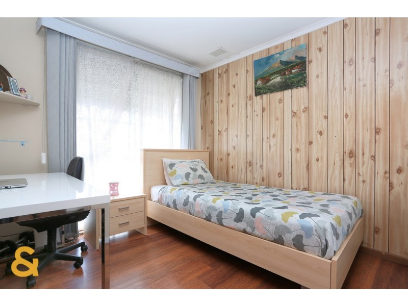 5 Hallston Court, Meadow Heights VIC 3048