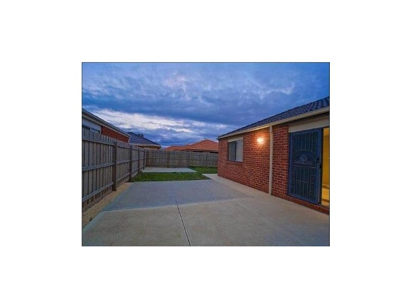 10 Neptune Street, Roxburgh Park VIC 3064