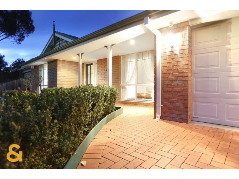 8 Bonney Place, Roxburgh Park VIC 3064